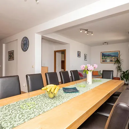 Дом отдыха Gorgeous Home In Makarska Макарска