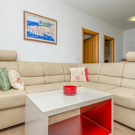 Дом отдыха Gorgeous Home In Makarska Макарска