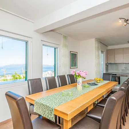 Gorgeous Home In Makarska Дом отдыха