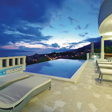 Amazing Home In Makarska