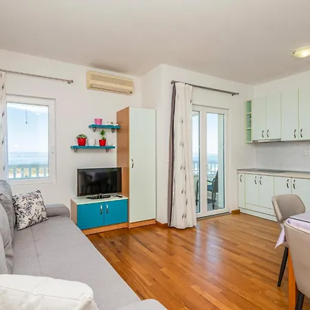 Amazing Home In Makarska Vikendica *